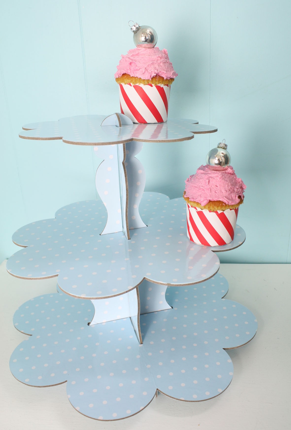 ROBERT GORDON BLUE DOTS CUPCAKE 3 TIER STAND DISPLAY ROBERT GORDON BLUE DOTS CUPCAKE 3 TIER STAND DISPLAY